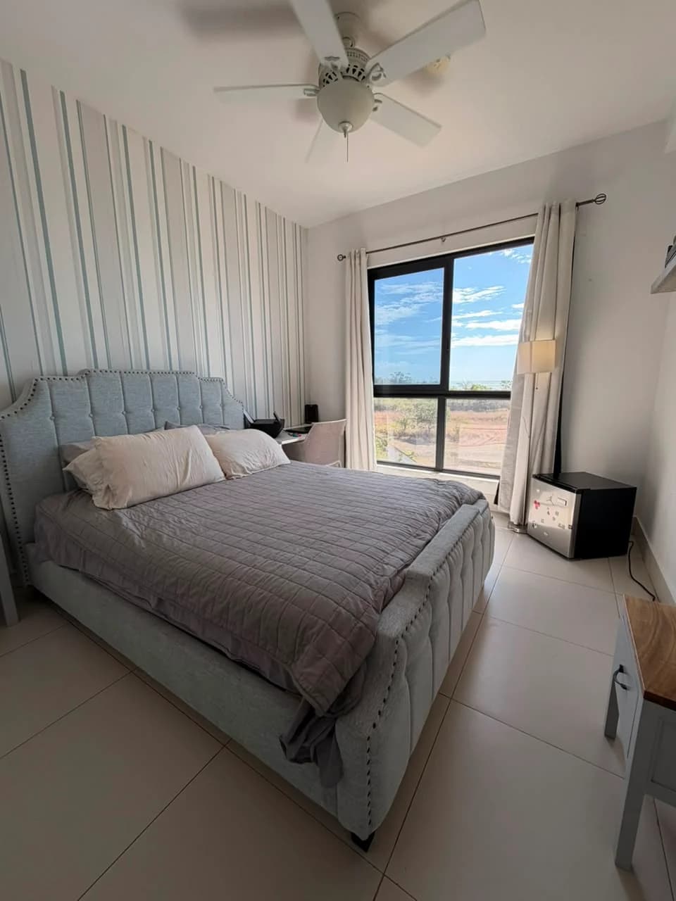 Apartamento de 3 Dormitorios con Vista al Mar en Punta Caelo | Vida Plenamente Amueblada en la Playa - Photo 3