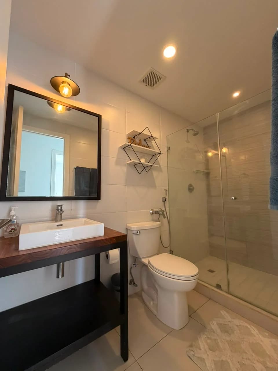 Apartamento de 3 Dormitorios con Vista al Mar en Punta Caelo | Vida Plenamente Amueblada en la Playa - Photo 4