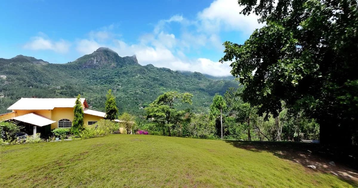 Altos del María Land: Build Your Retreat with El Picacho Views