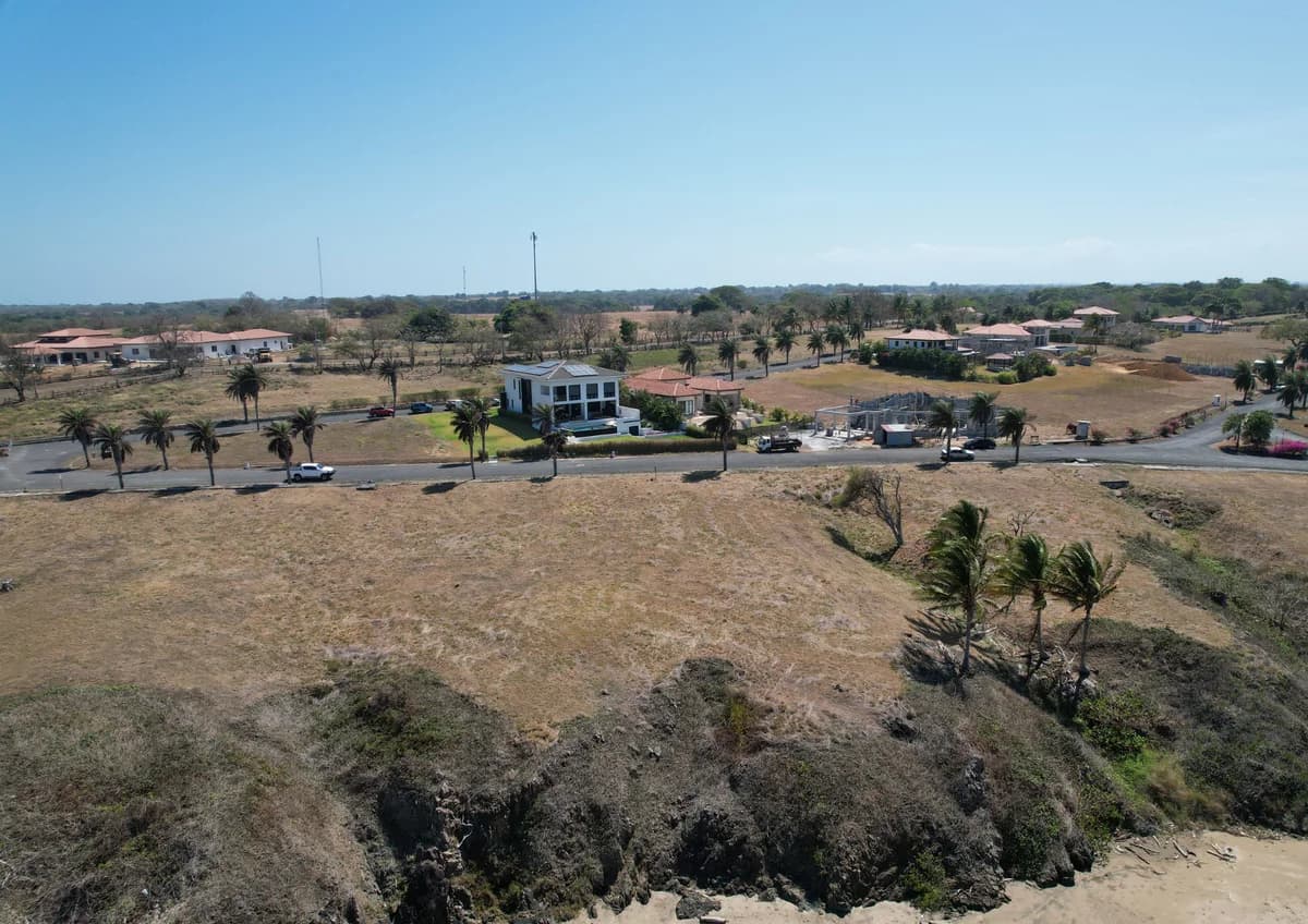 Lote Frente al Mar en Venta en Pedasí Panamá | 1,753 m² - Photo 3