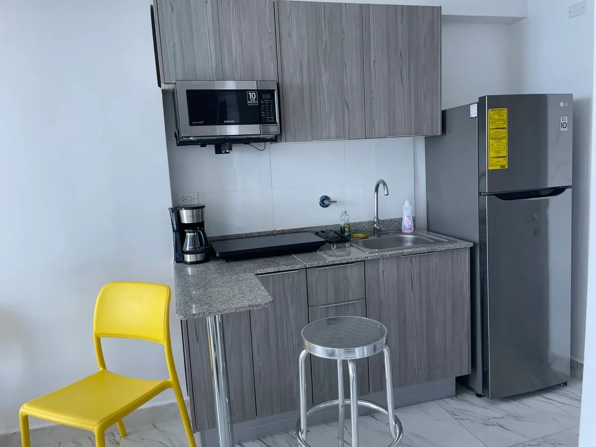 Vollständig möbliertes 1-Zimmer-Apartment in The Sands - Photo 2