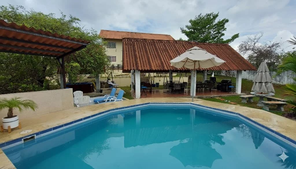 Lakefront Oasis in San Carlos: 4BR Pool Estate with Airbnb Income - Photo 3
