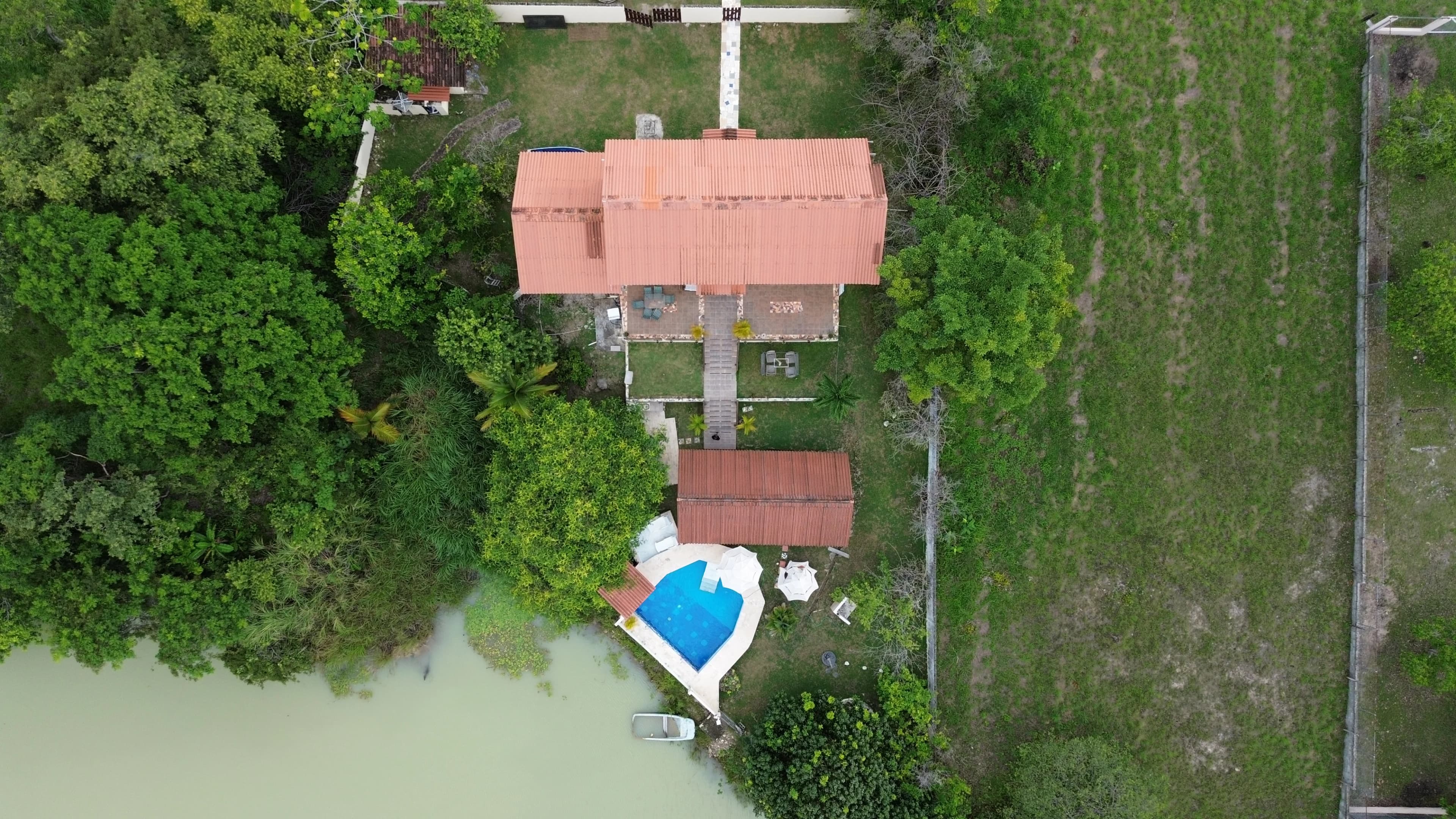 Lakefront Oasis in San Carlos: 4BR Pool Estate with Airbnb Income - Photo 4