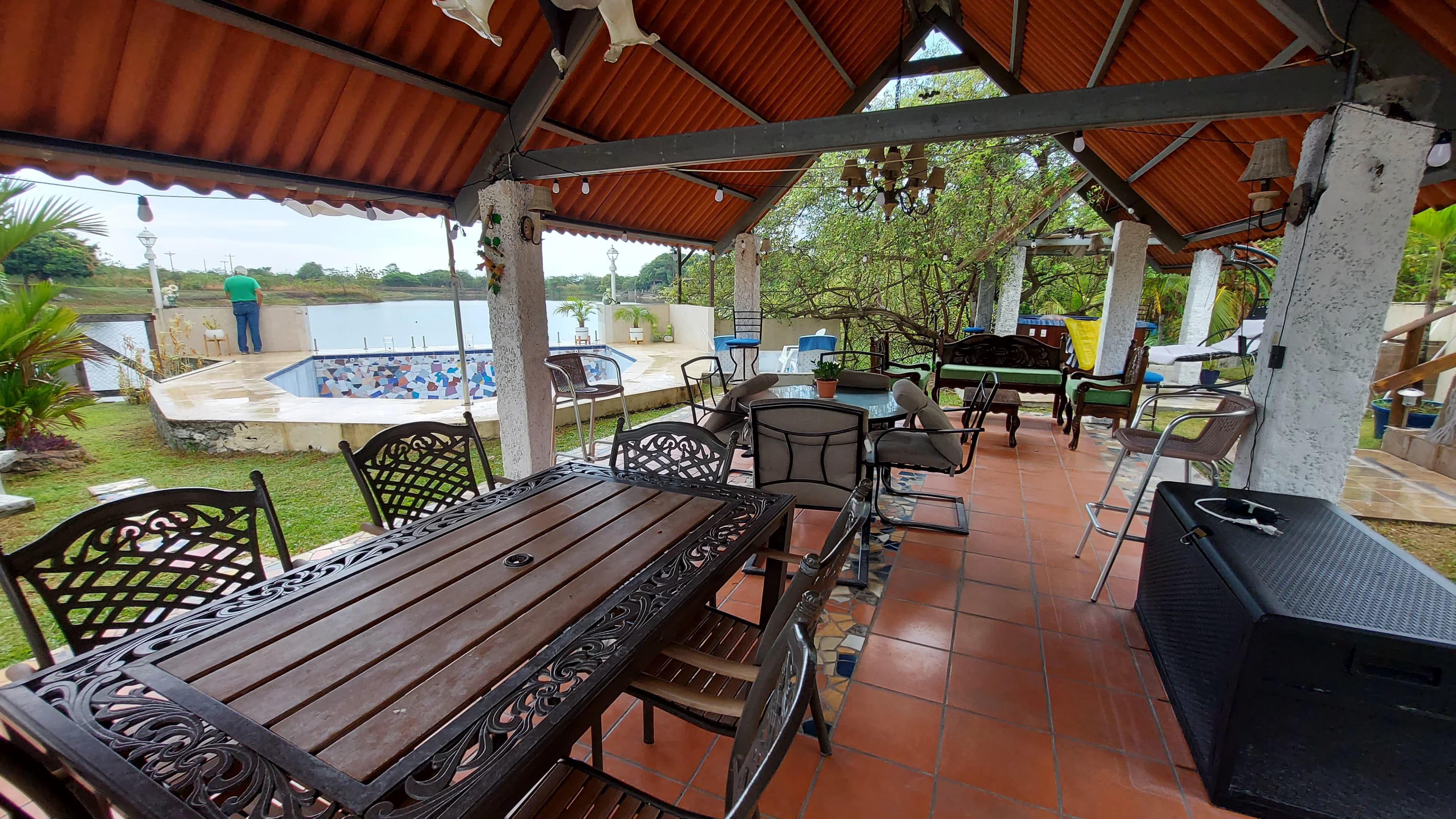 Lakefront Oasis in San Carlos: 4BR Pool Estate with Airbnb Income - Photo 5