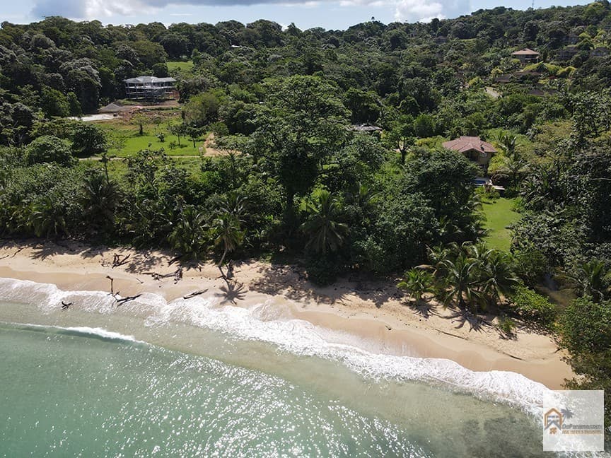 Beachfront Paradise Awaits: 2,104 sqft Lot Red Frog Beach Bocas del Toro