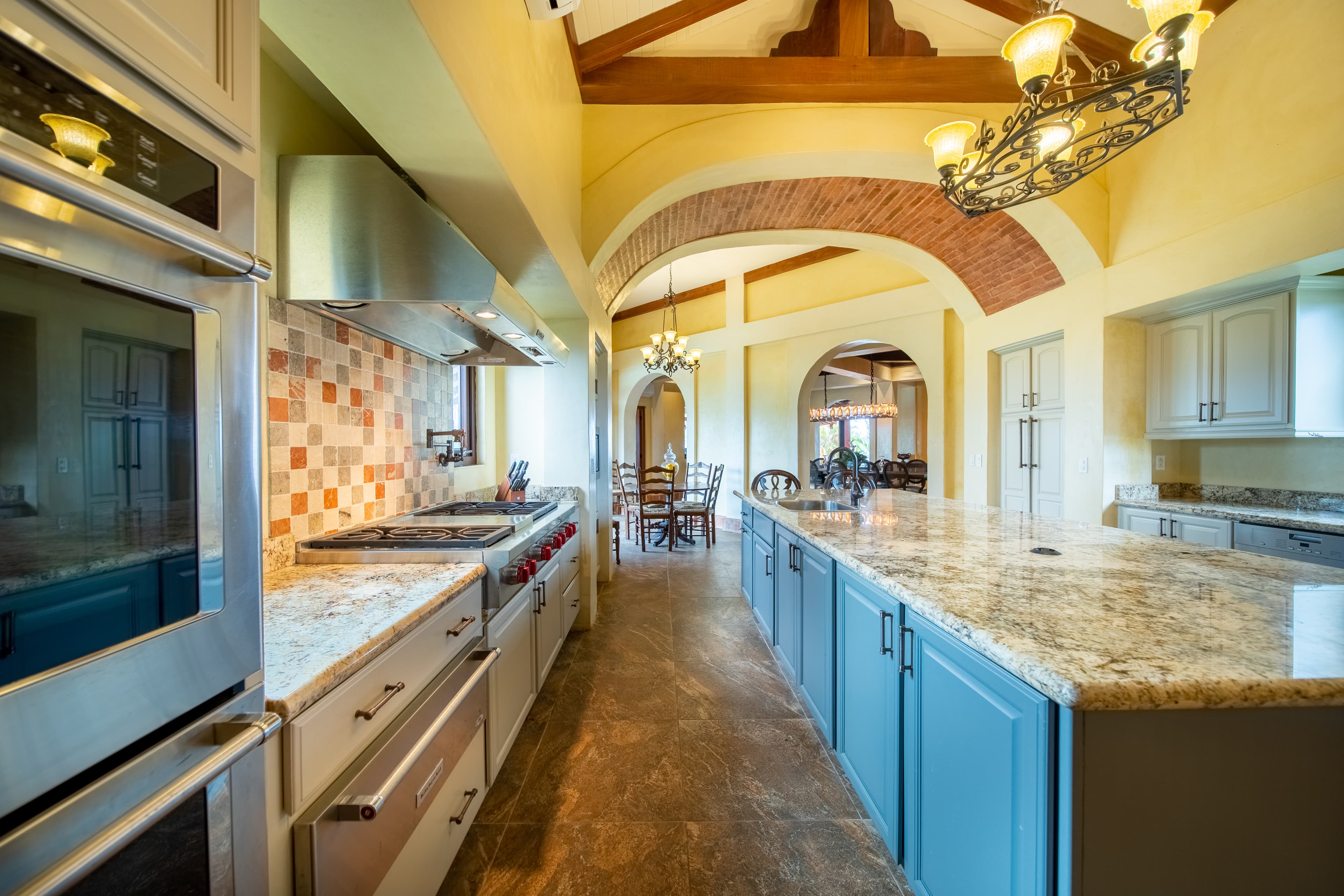 Villa Luna Mar: 8BR Oceanfront Estate in Costa Pedasi - $2.2M - Photo 2