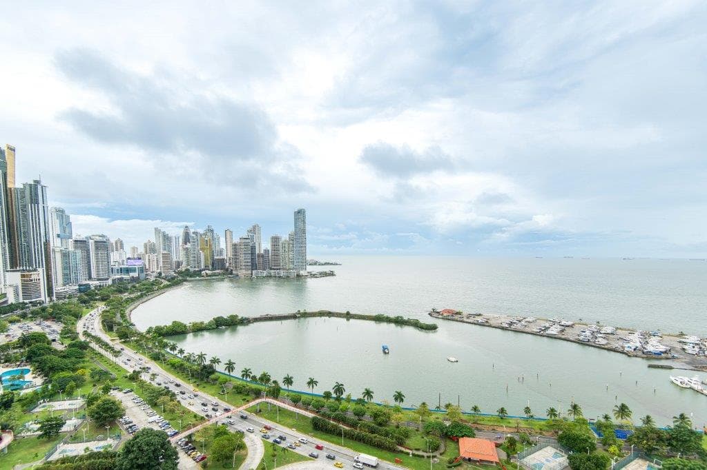 White Tower Oceanfront Condo - Balboa Ave $288K - Premium Panama City Views