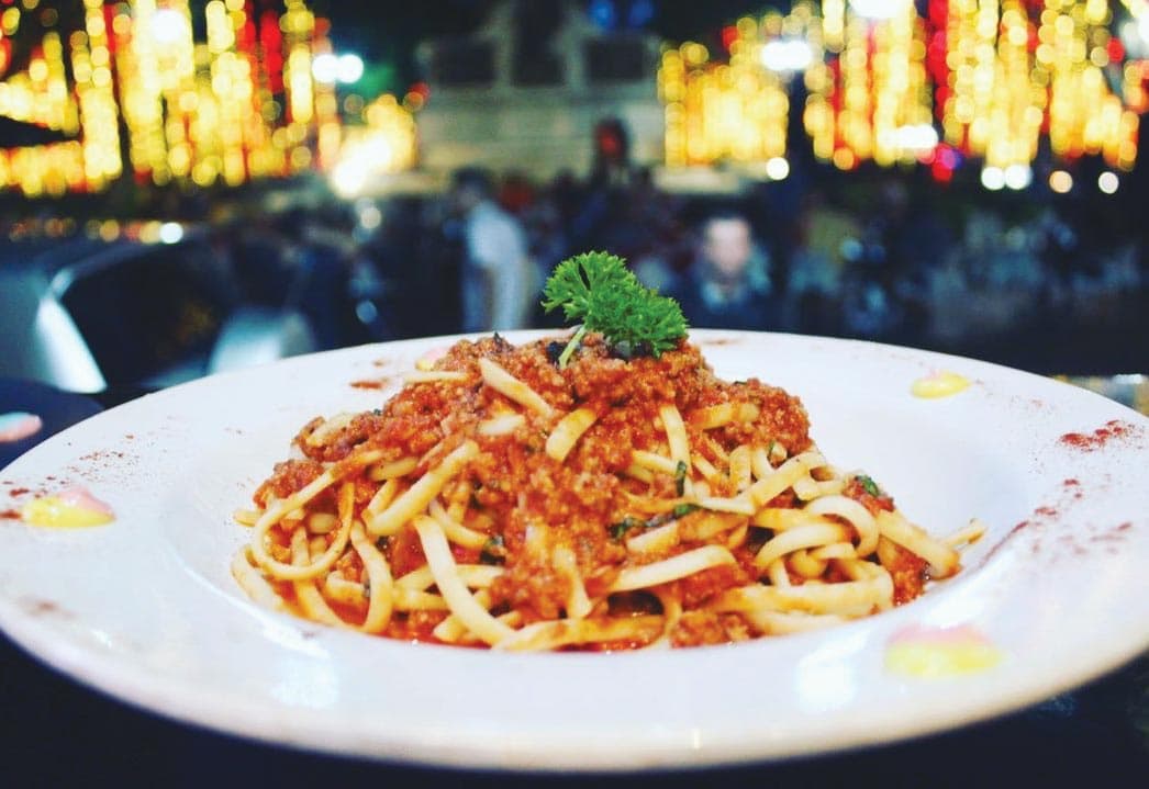 Feeling Restaurant: Premier Italian Dining Experience in Casco Viejo's Plaza Simón Bolívar