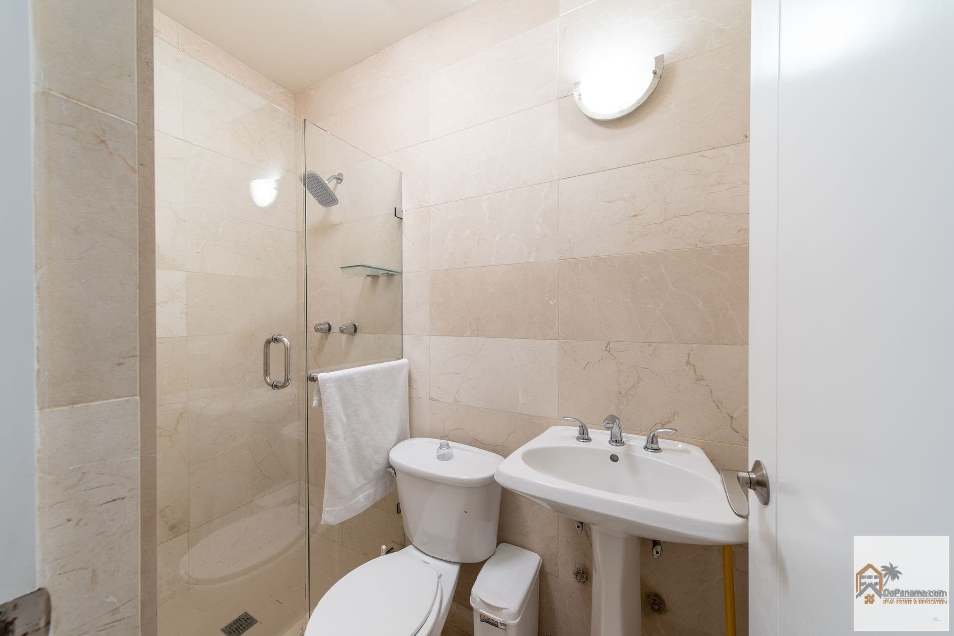 Casa Bonita Penthouse: Panama City's Crown Jewel with Ocean Views $1.2M - Photo 2