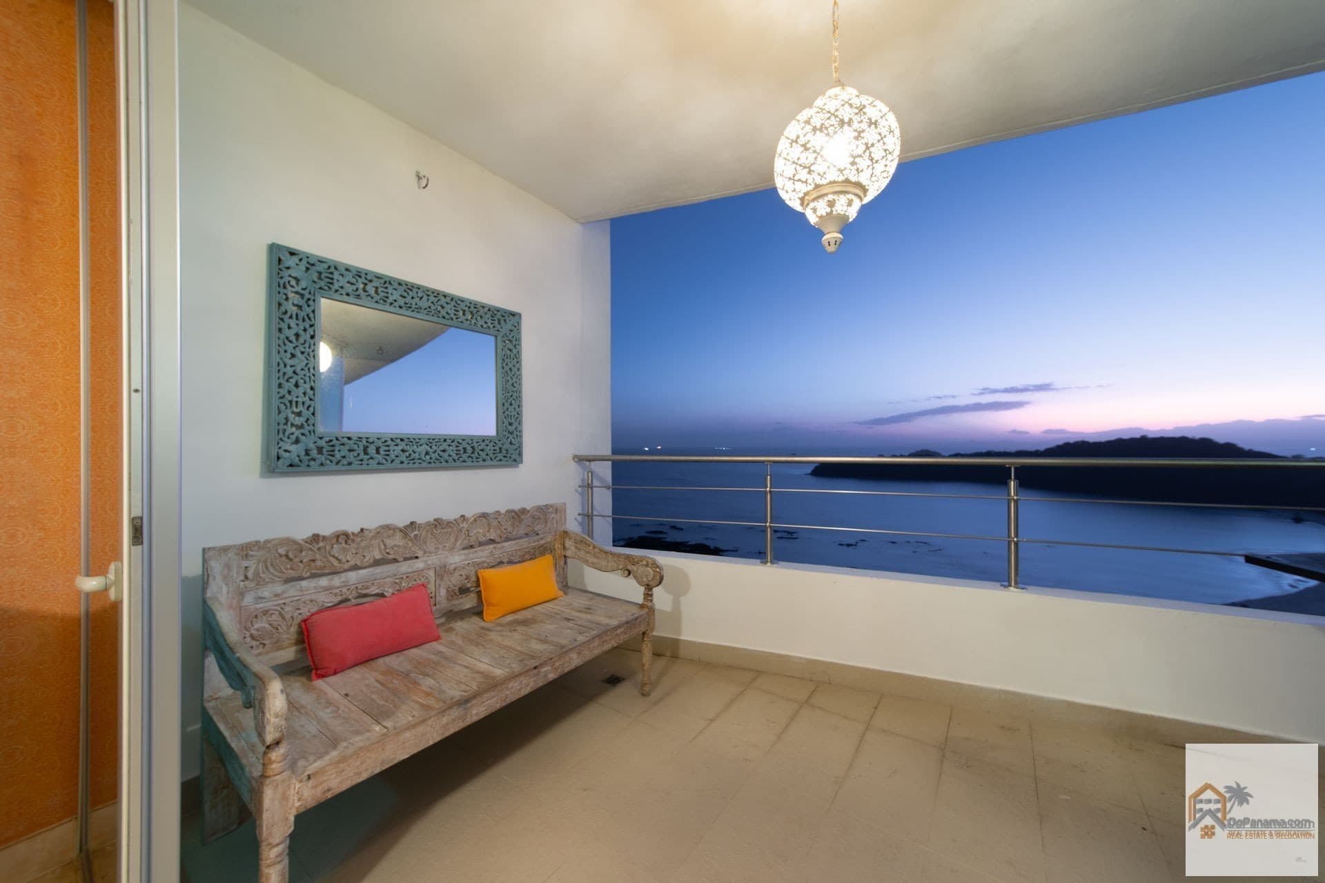 Casa Bonita Penthouse: Panama City's Crown Jewel with Ocean Views $1.2M - Photo 5