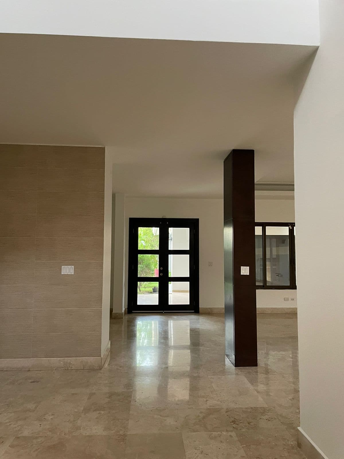 Costa del Este Garden Paradise | 5BR Luxury Estate $1.75M - Photo 2