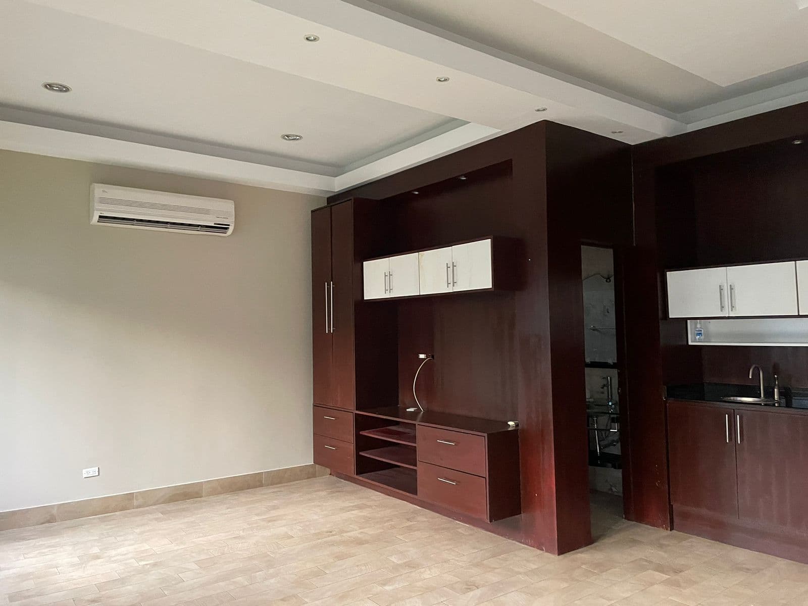 Costa del Este Garden Paradise | 5BR Luxury Estate $1.75M - Photo 4