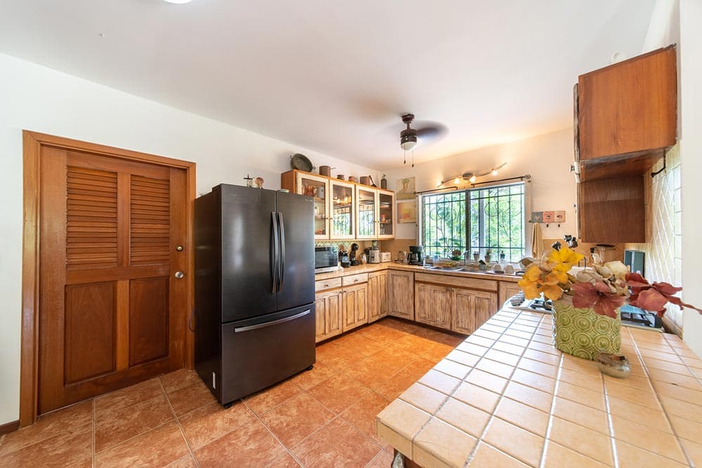 $1.39M Island Paradise: 6BR Bocas Del Toro Home + Airbnb Business - Photo 3