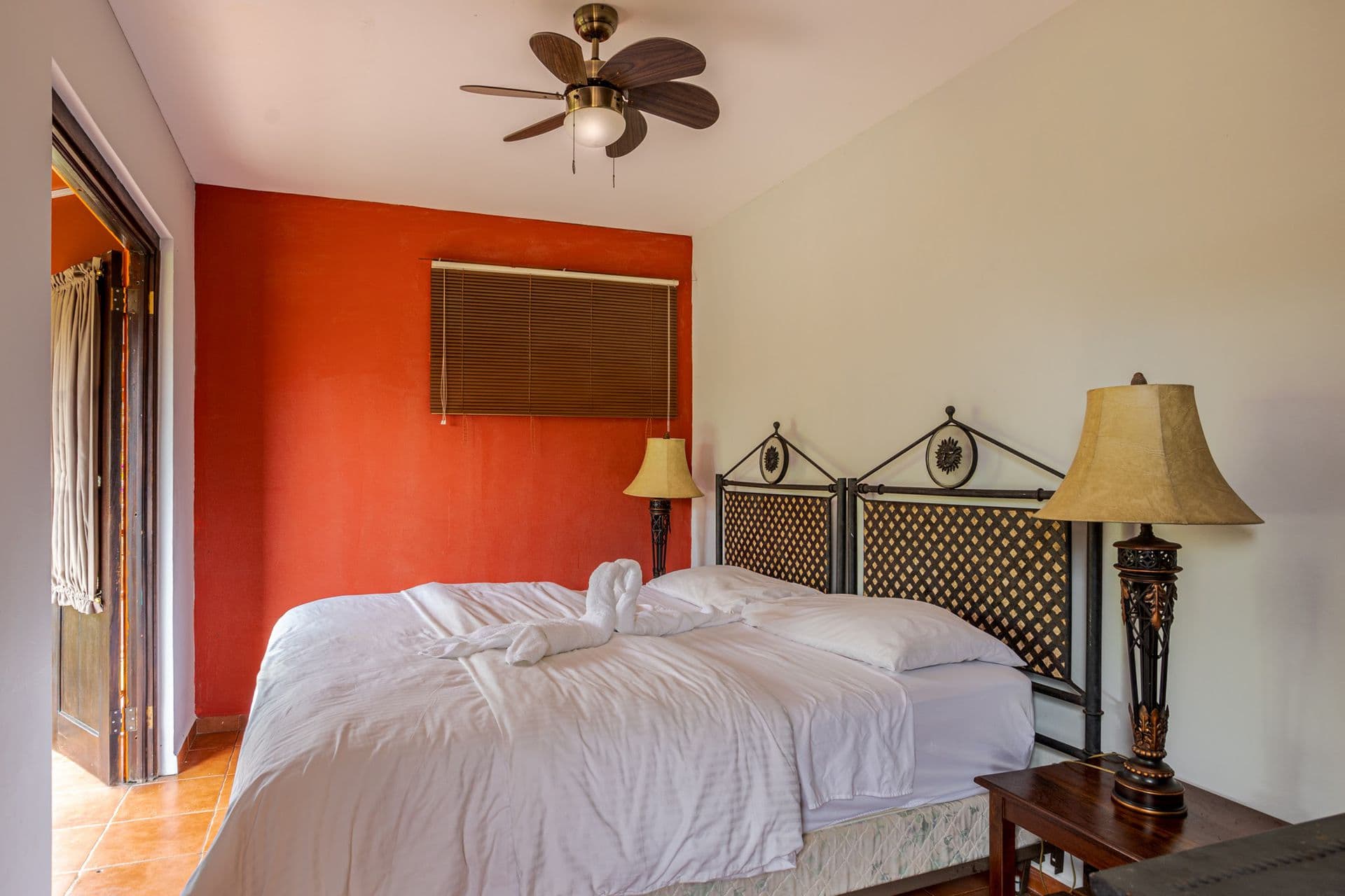 Villa San Miguel: $1.5M Income-Producing 16BR Villa in Alto Boquete - Photo 5