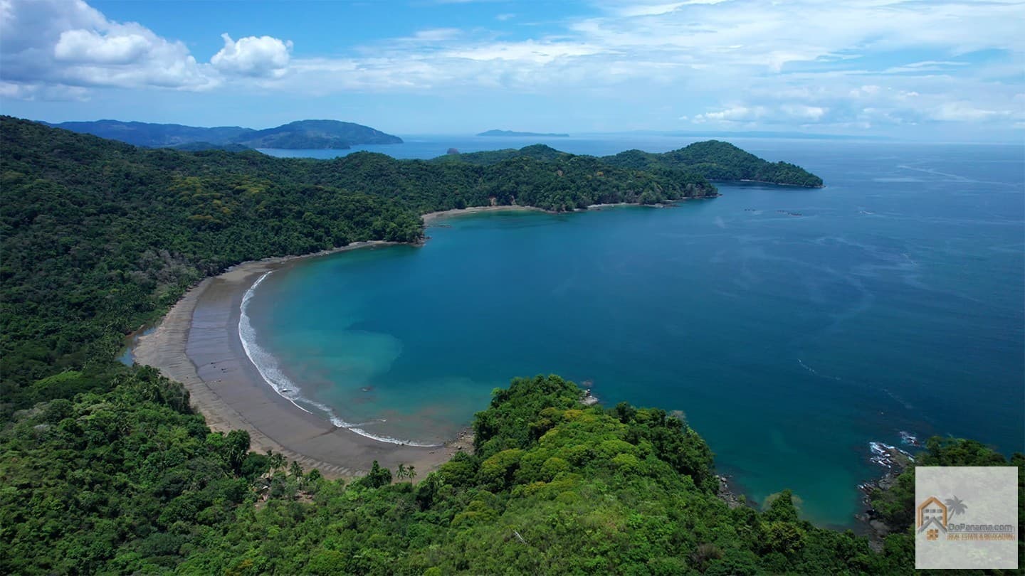 25 Hectares Ocean Paradise | Pixvae Coiba | Dive & Whale Watch Haven