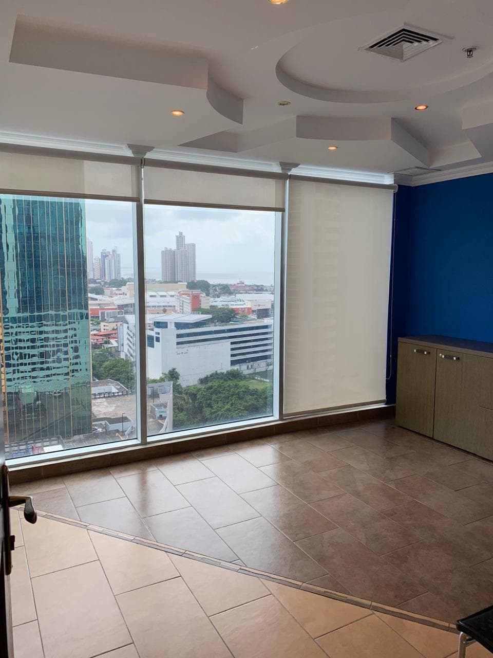 Torre Global Bank Office - $280K Turnkey Investment | Calle 50 Panama - Photo 2