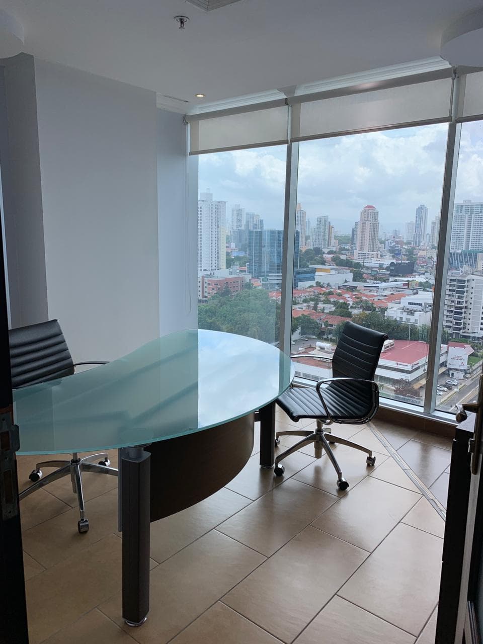 Torre Global Bank Office - $280K Turnkey Investment | Calle 50 Panama - Photo 3