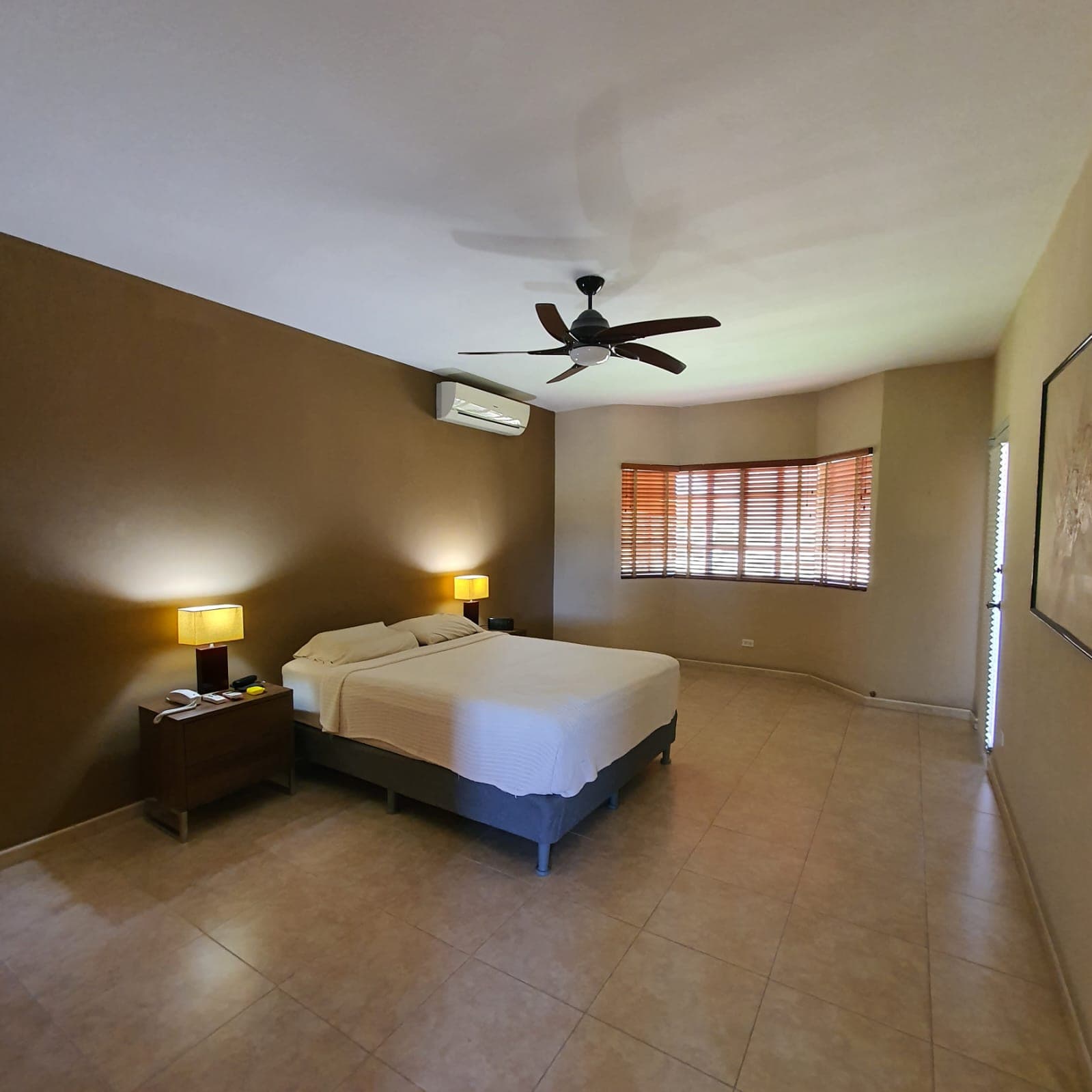 Elegant 3BR House in Palmeras del Este | $923K | Costa del Este - Photo 4