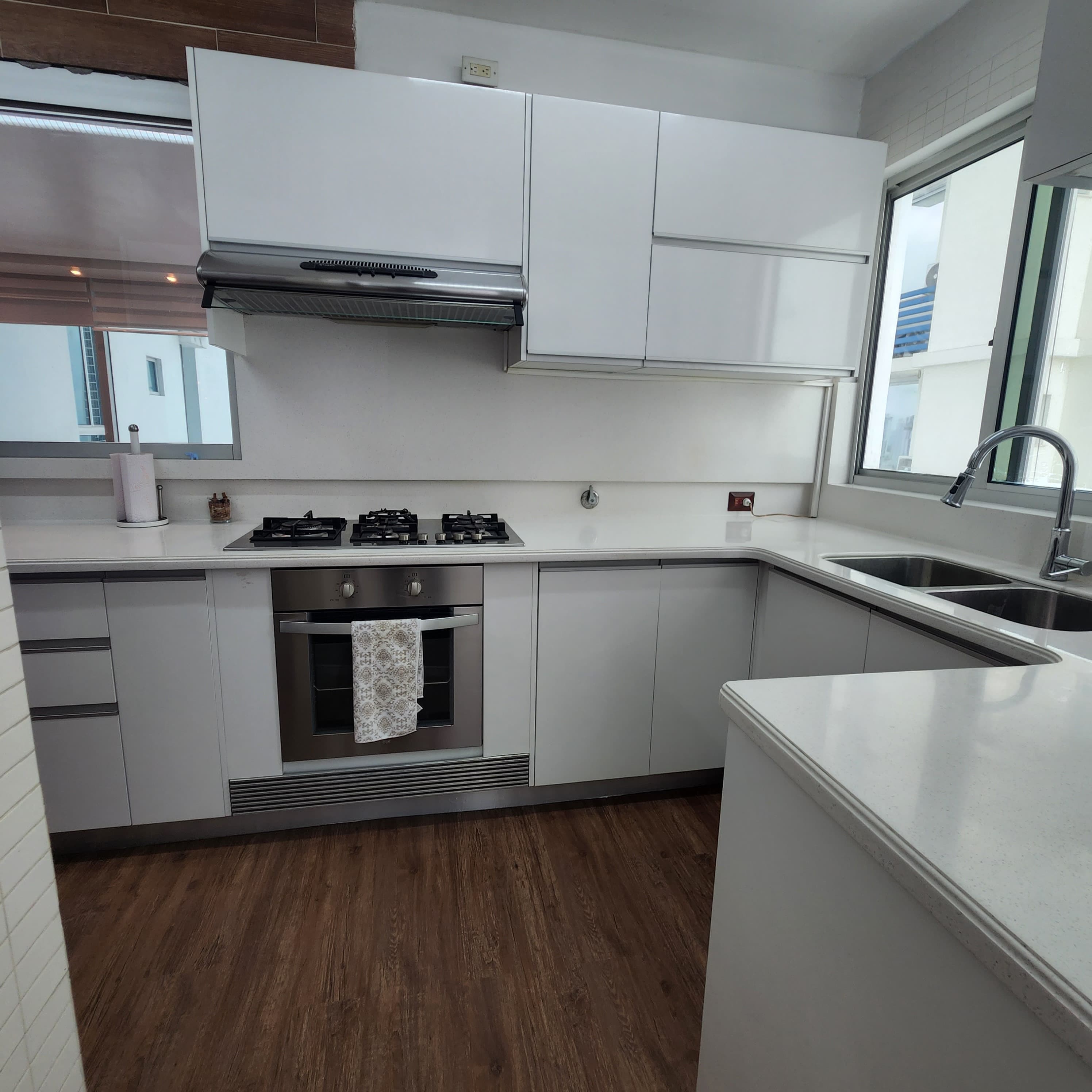 Sleek 3BR Condo in PH Tao San Francisco - Panama City Urban Living - Photo 2