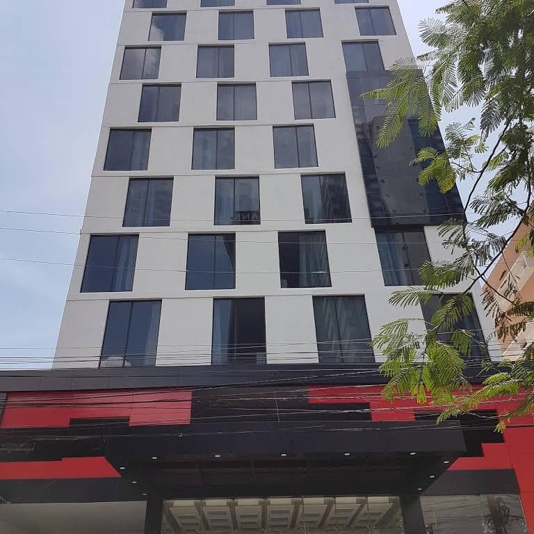 Luxury 84-Room Hotel for Sale - Campo Alegre Banking District $16M - Photo 2