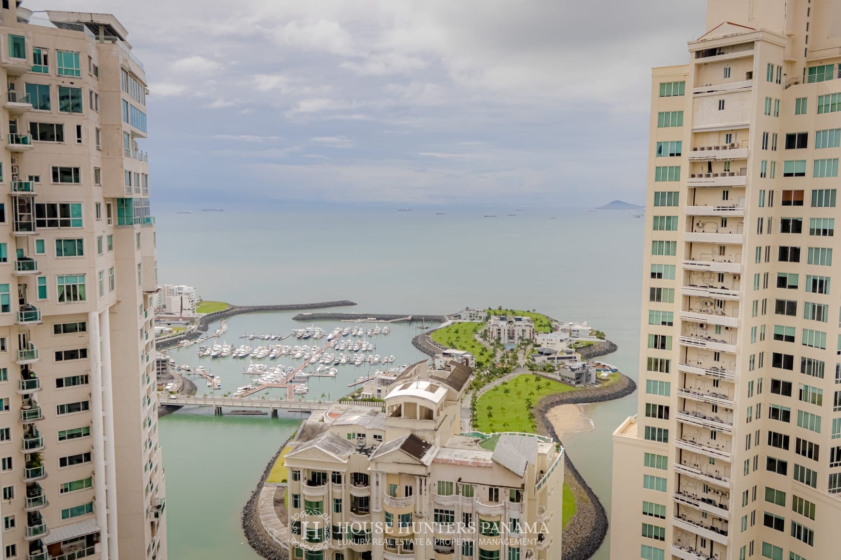 Ocean Club Punta Pacifica: 1BR Luxury Condo with Sweeping Ocean Views