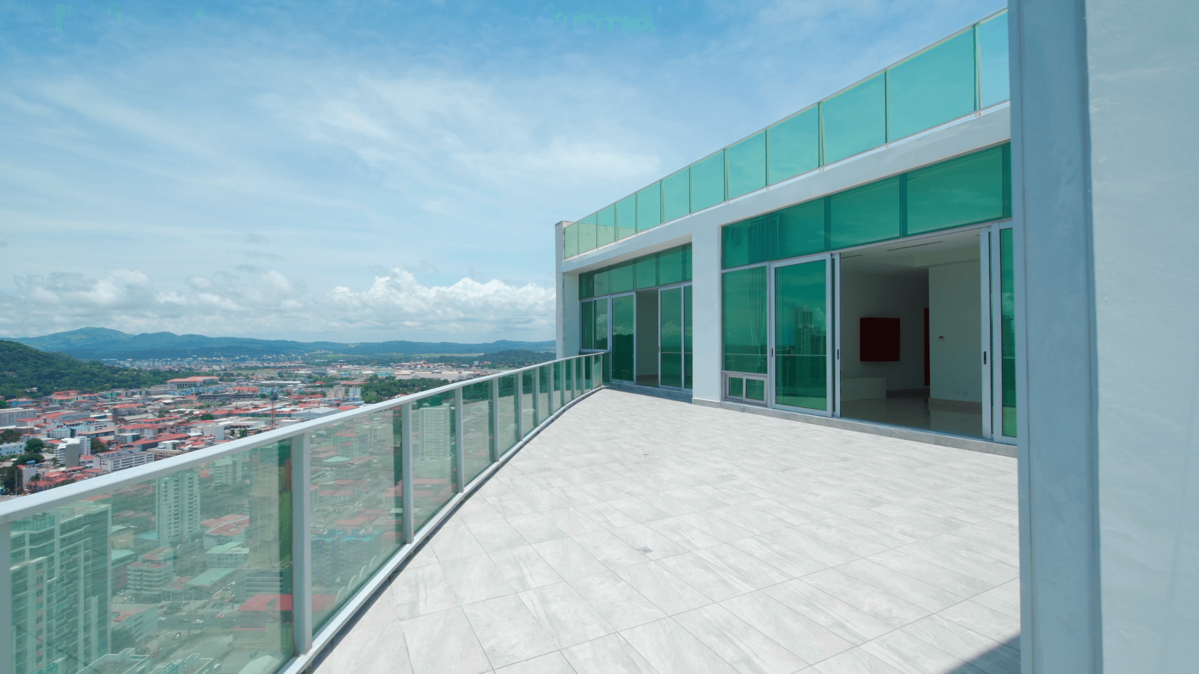 P.H. Allure Penthouse: 3BR Luxury Condo with Panoramic Panama City Views - Photo 2