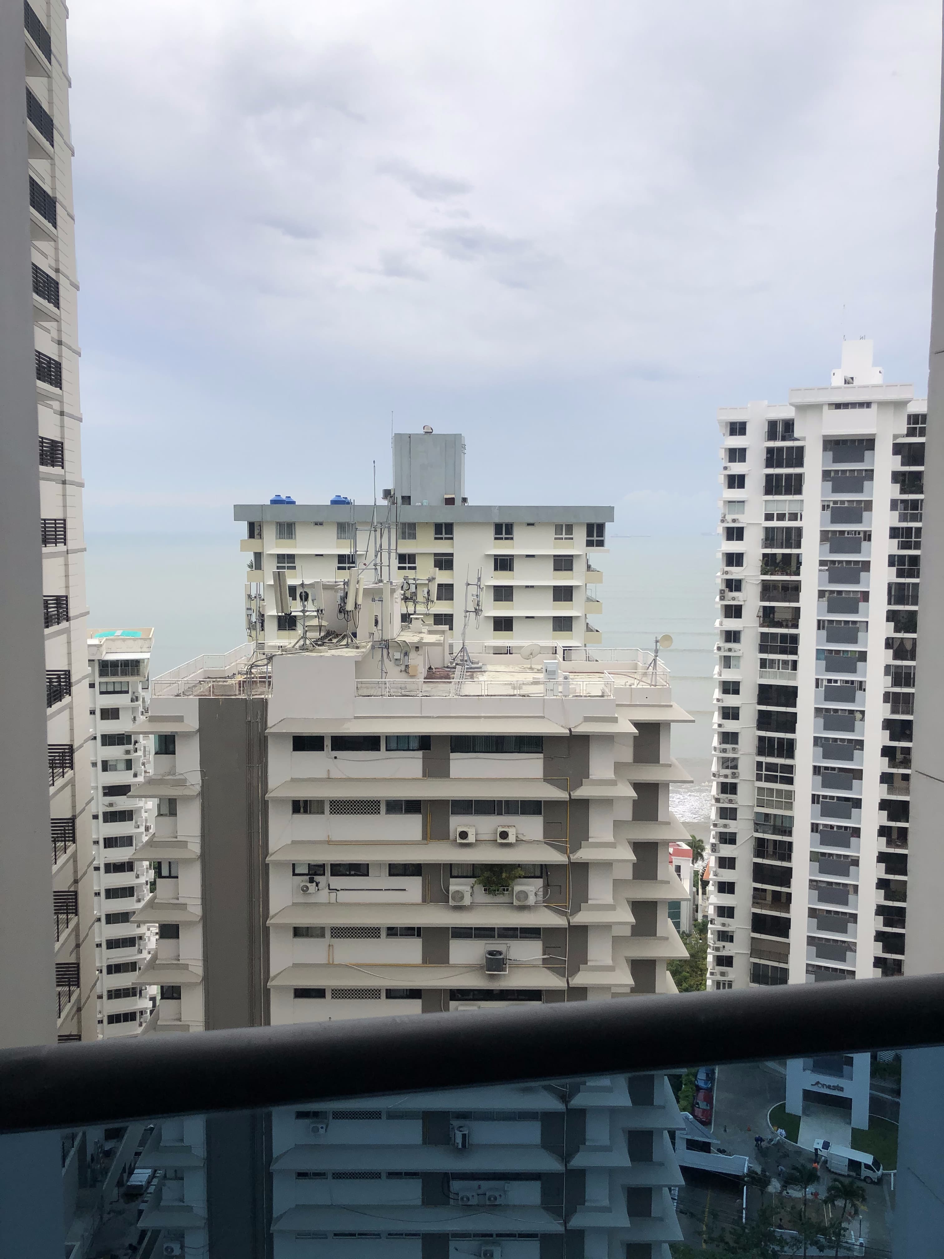 PH Deluxe Paitilla: 3BR Luxury Condo $460K - Service Quarters & City Views - Photo 4