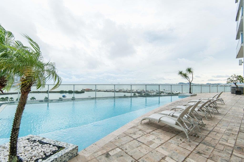 White Tower Oceanfront Condo - Balboa Ave $288K - Premium Panama City Views - Photo 3