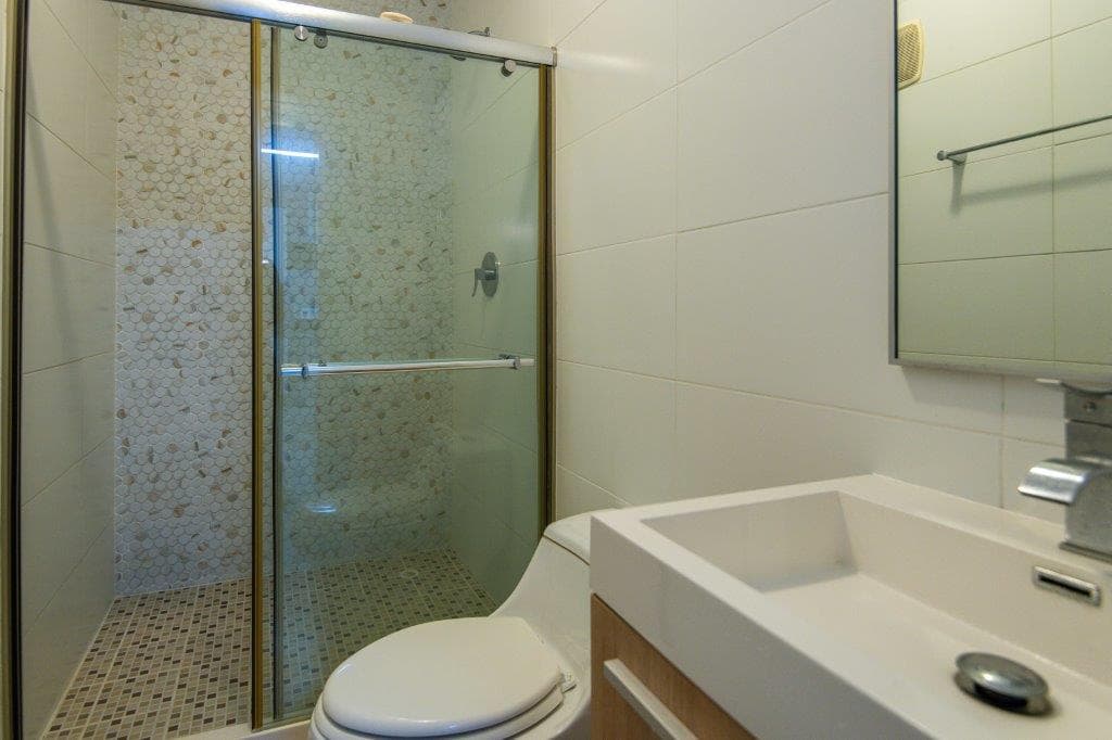 White Tower Oceanfront Condo - Balboa Ave $288K - Premium Panama City Views - Photo 4