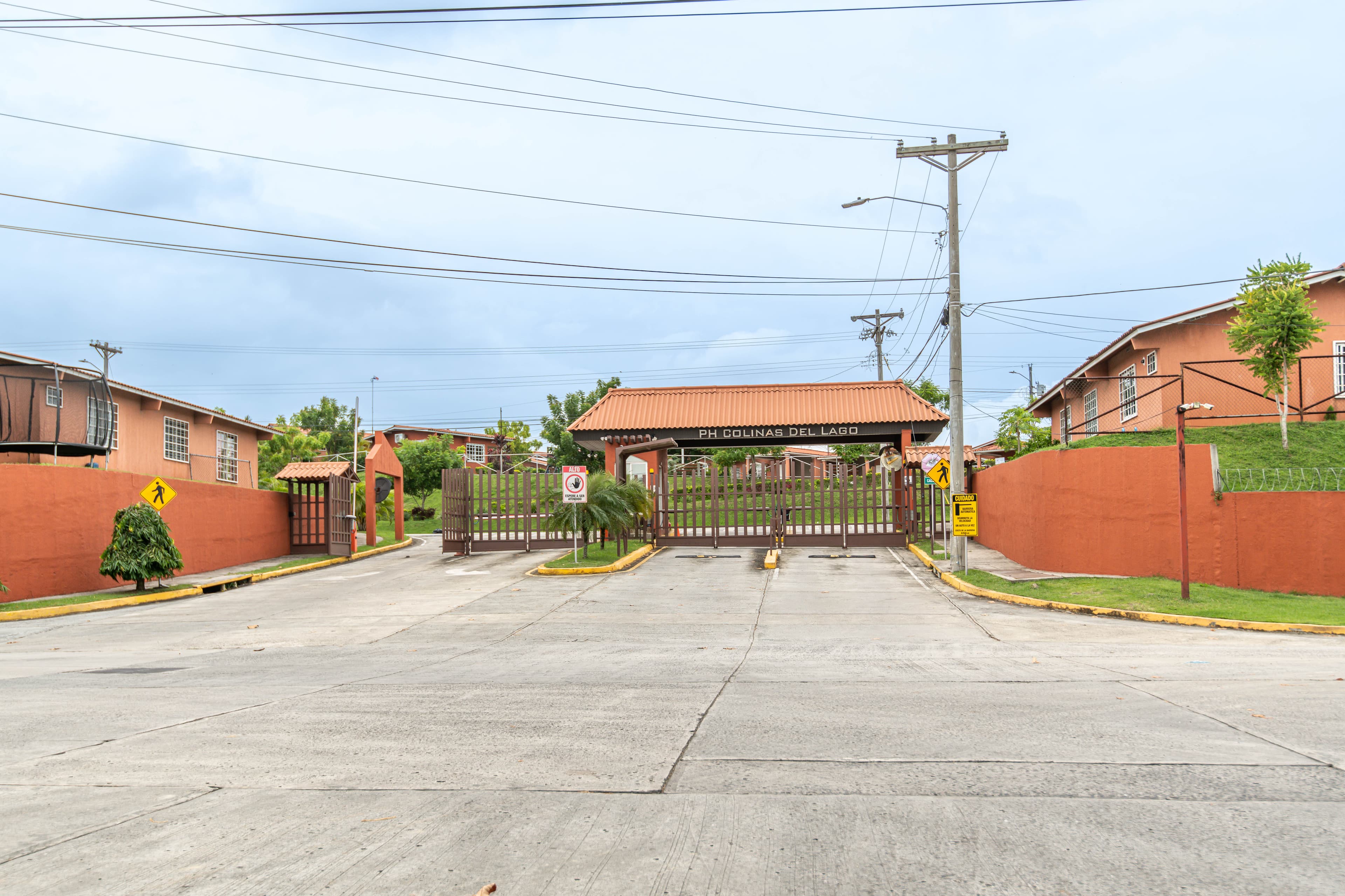 Lakeside Sanctuary: 3BR Home in Colinas del Lago $110K | Panama City - Photo 2