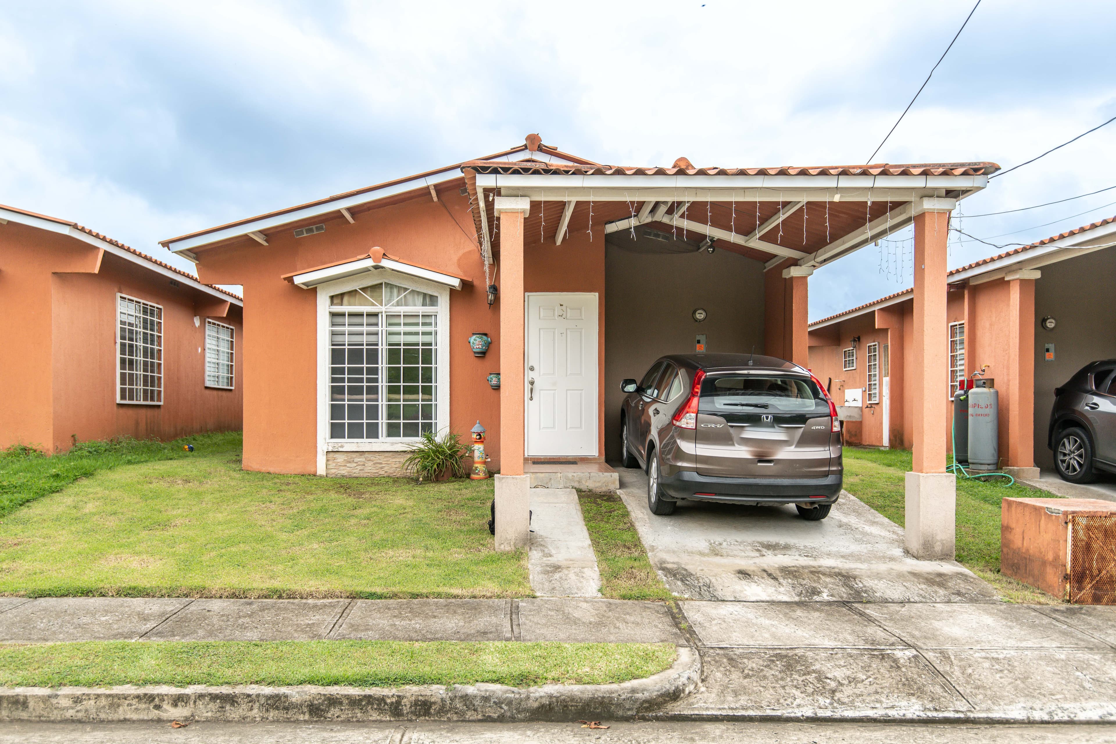 Lakeside Sanctuary: 3BR Home in Colinas del Lago $110K | Panama City - Photo 4