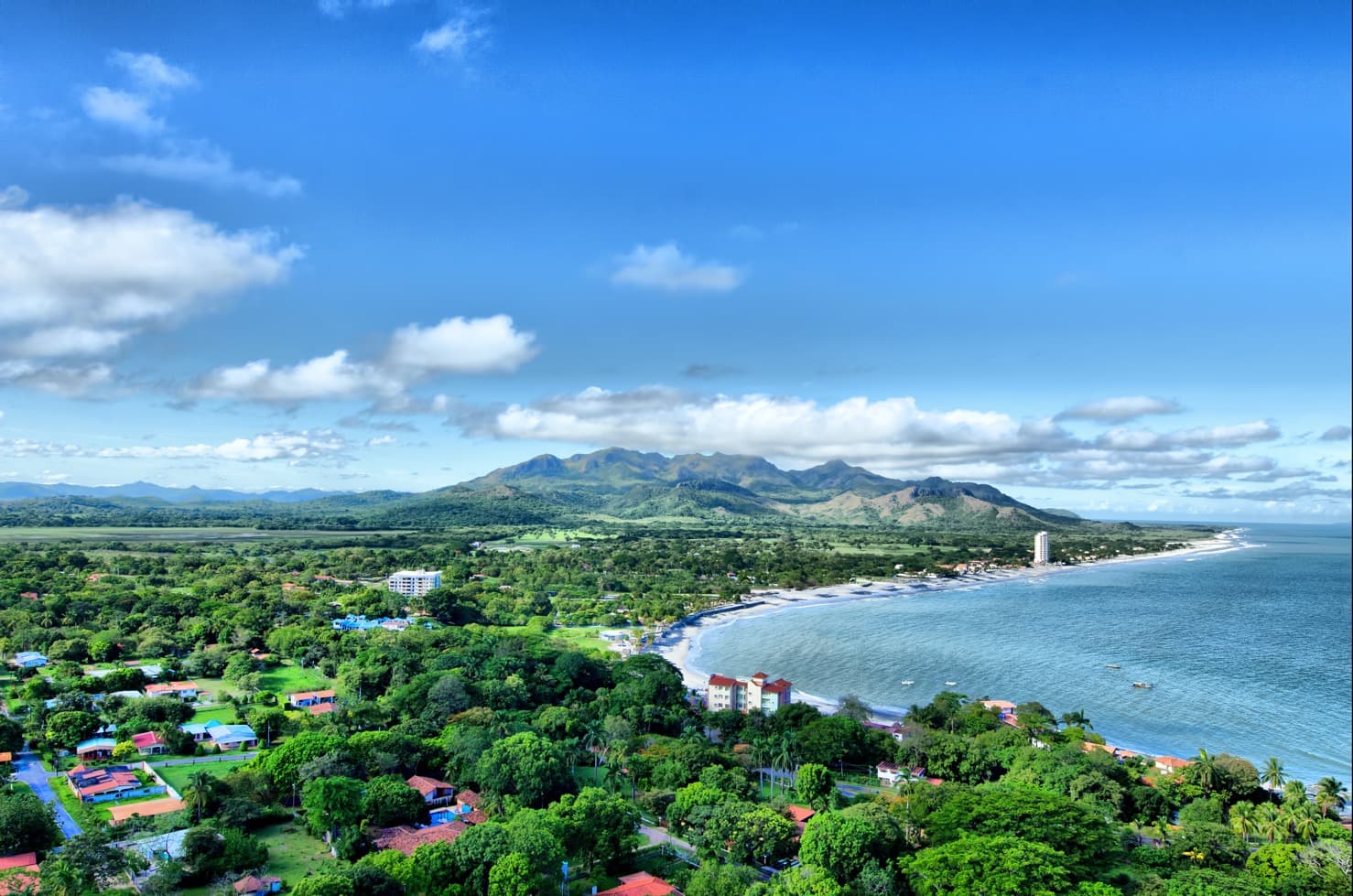 Oceanfront Serenity: 2BR Condo with Sea Views in Nueva Gorgona - $289K - Photo 2