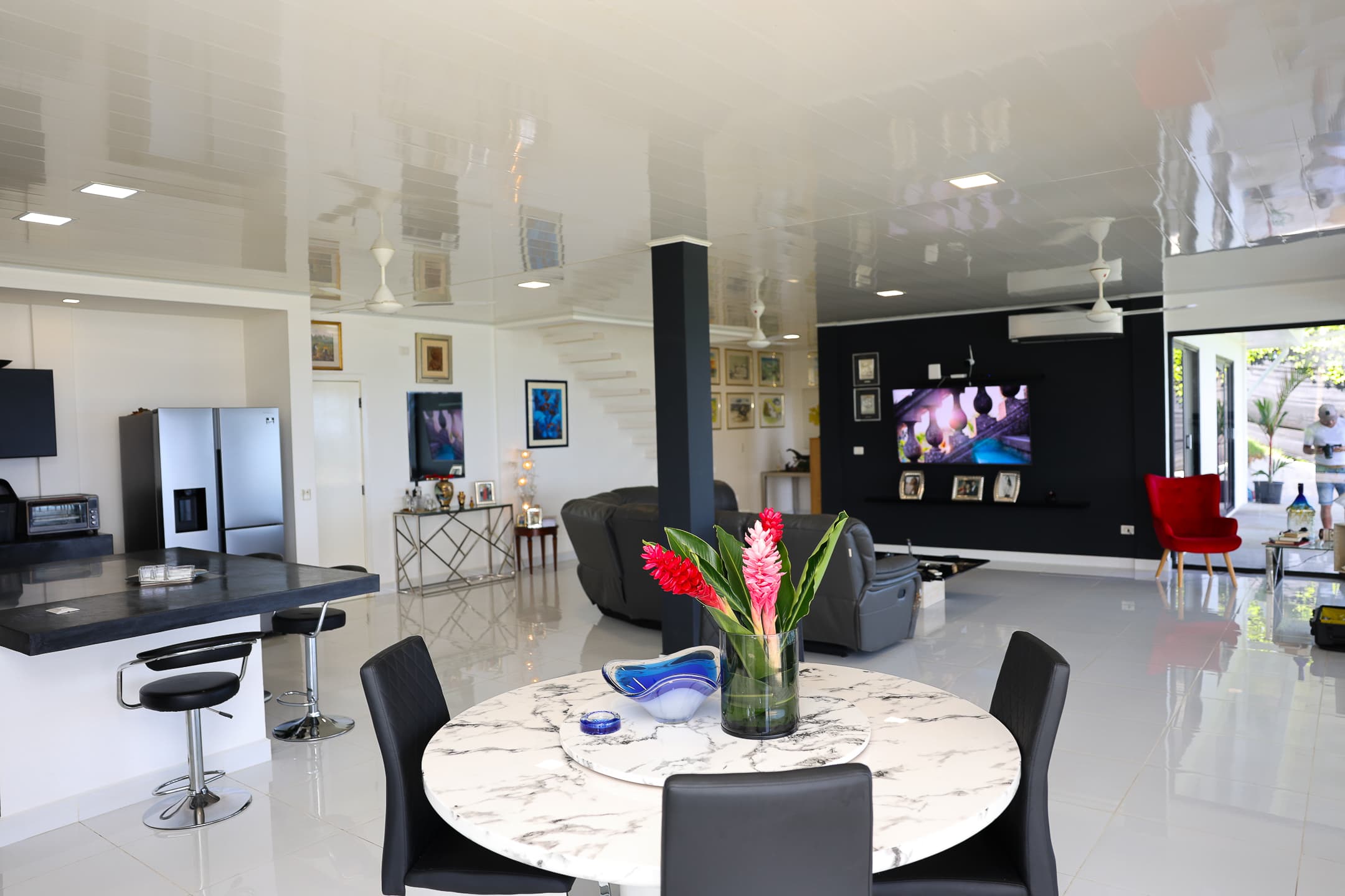 Oceanfront Villa in Pedasí: Turn-Key 5BR Estate $1.19M - Photo 5