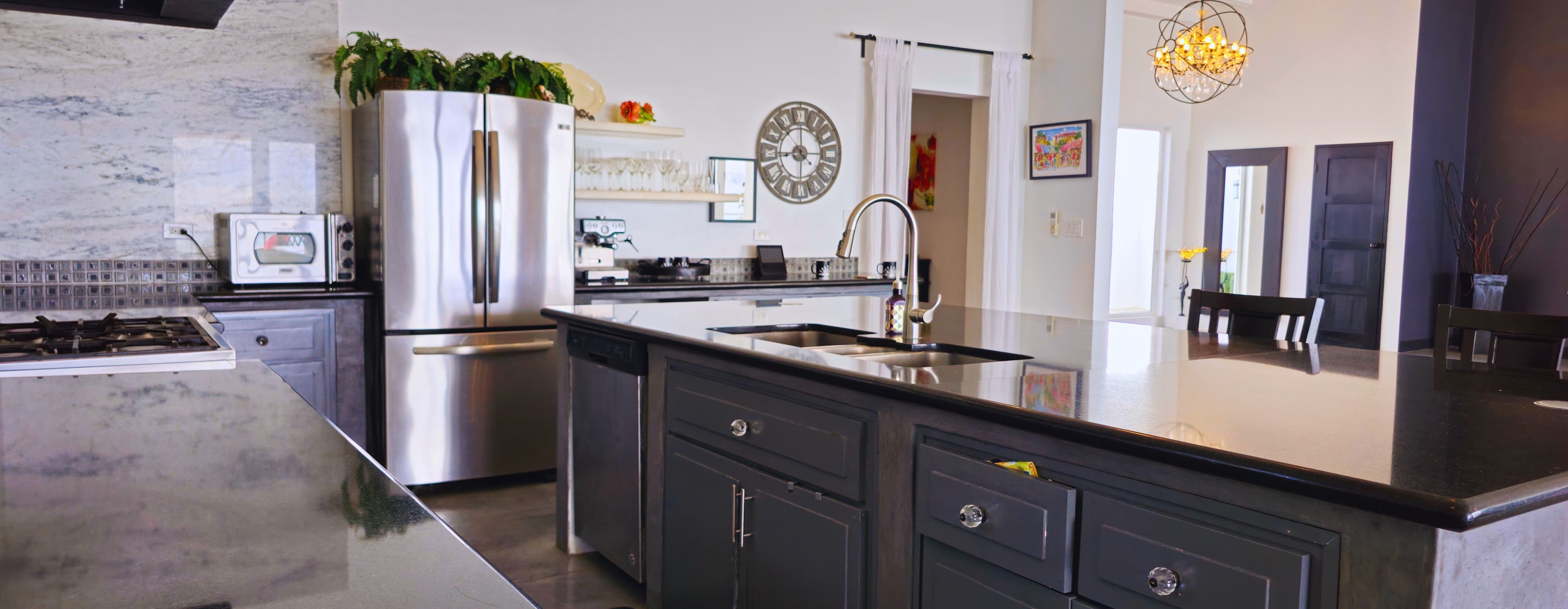 Casa Del Amor: 5BR Oceanfront Estate in Pedasí | Private Beach $1.95M - Photo 4