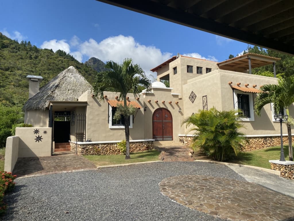 Award-Winning Resort Estate in Altos del Maria - 4BR Custom Home - $465k