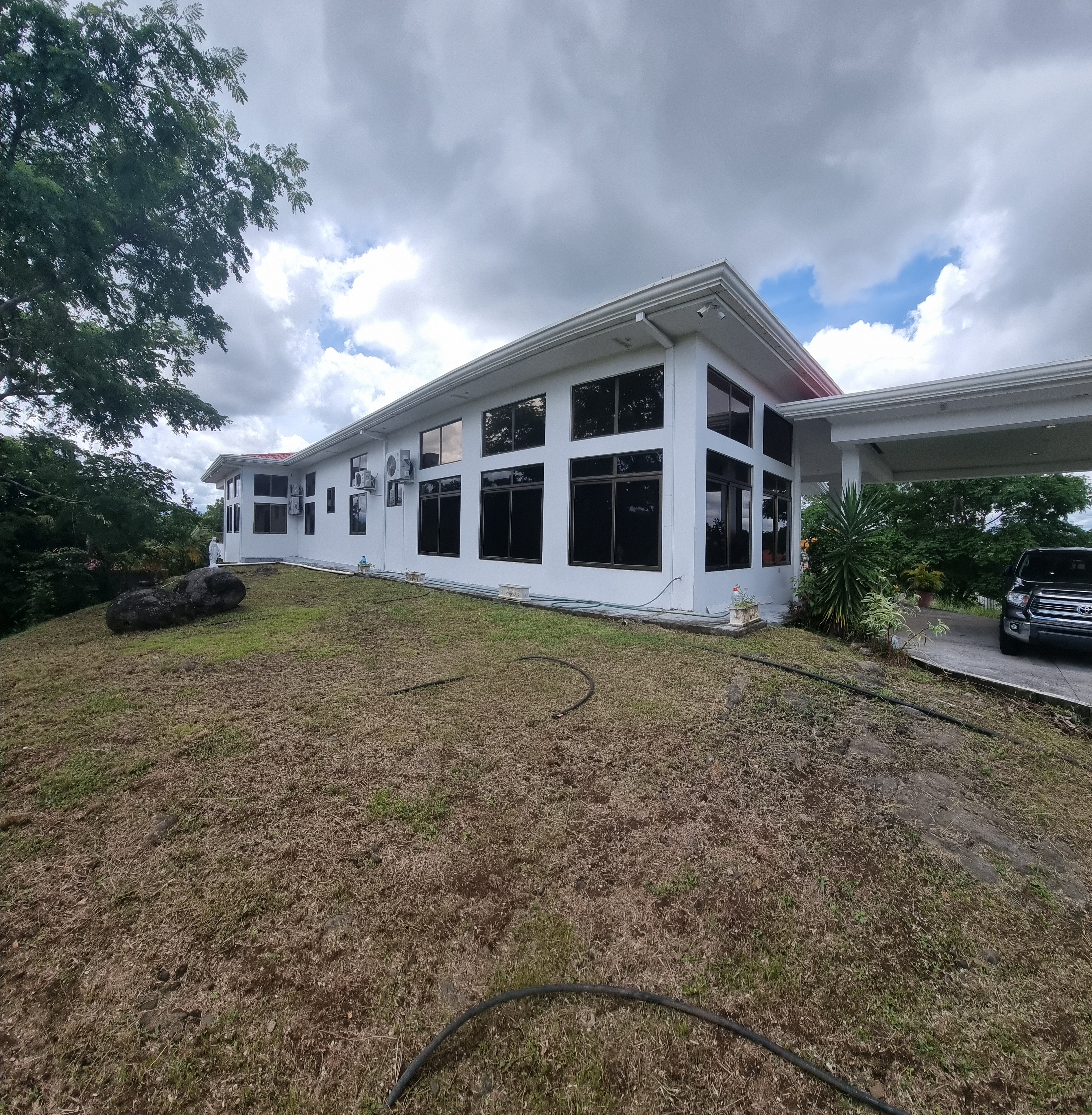 Modern 4BR Hilltop Sanctuary in David - Mountain Views & Chef's Kitchen - Photo 4