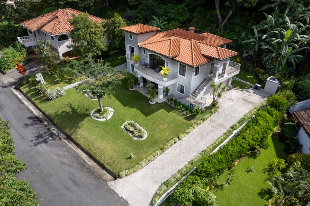 Luxury 4BR Valle Escondido Duplex in Boquete - $899K Investment Paradise - Photo 2