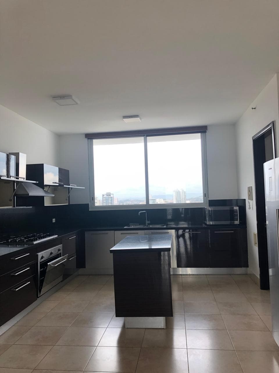 Luxury 3BR Costa del Este Condo | $5,200/mo | 3,735 SqFt Furnished - Photo 5