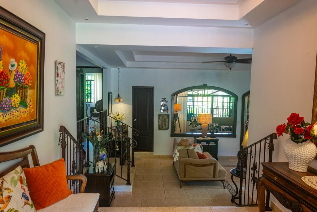 Private Estate in Las Cumbres: Pool Villa + Guest Apt $450K - Photo 4