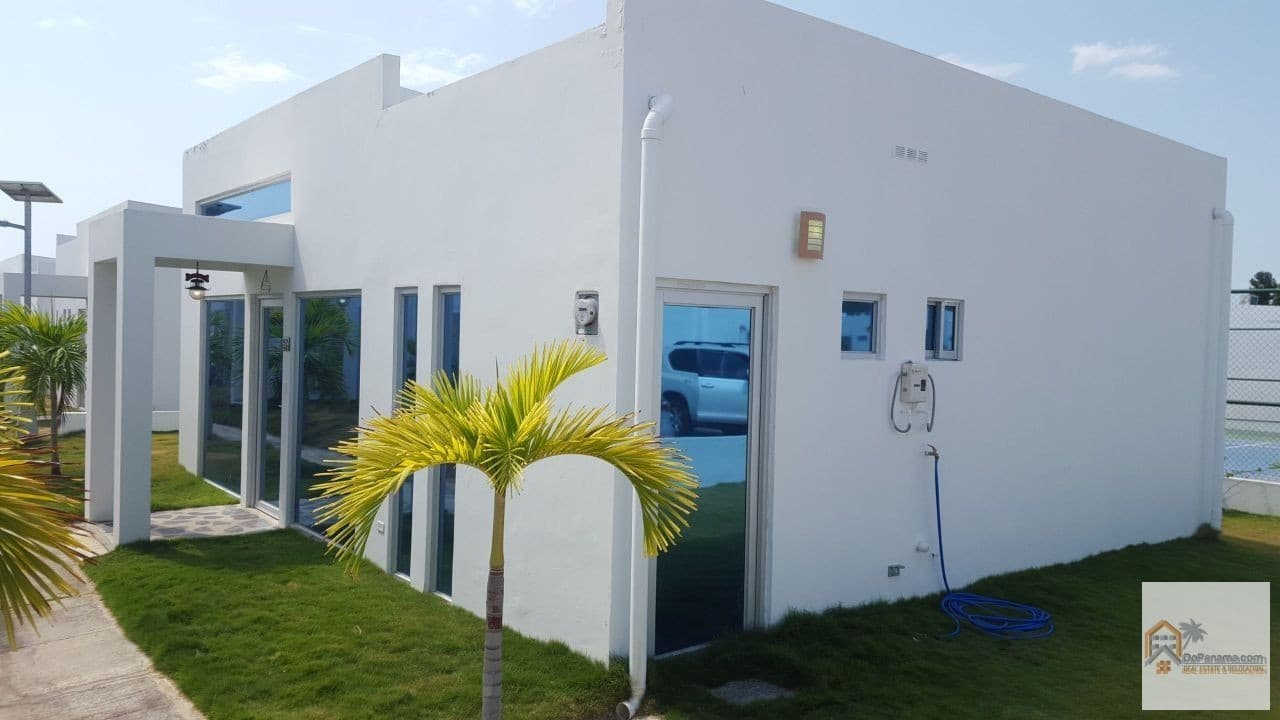 Beachfront Paradise: 3-Bed Rio Hato House $115K - Ocean Views & Luxury