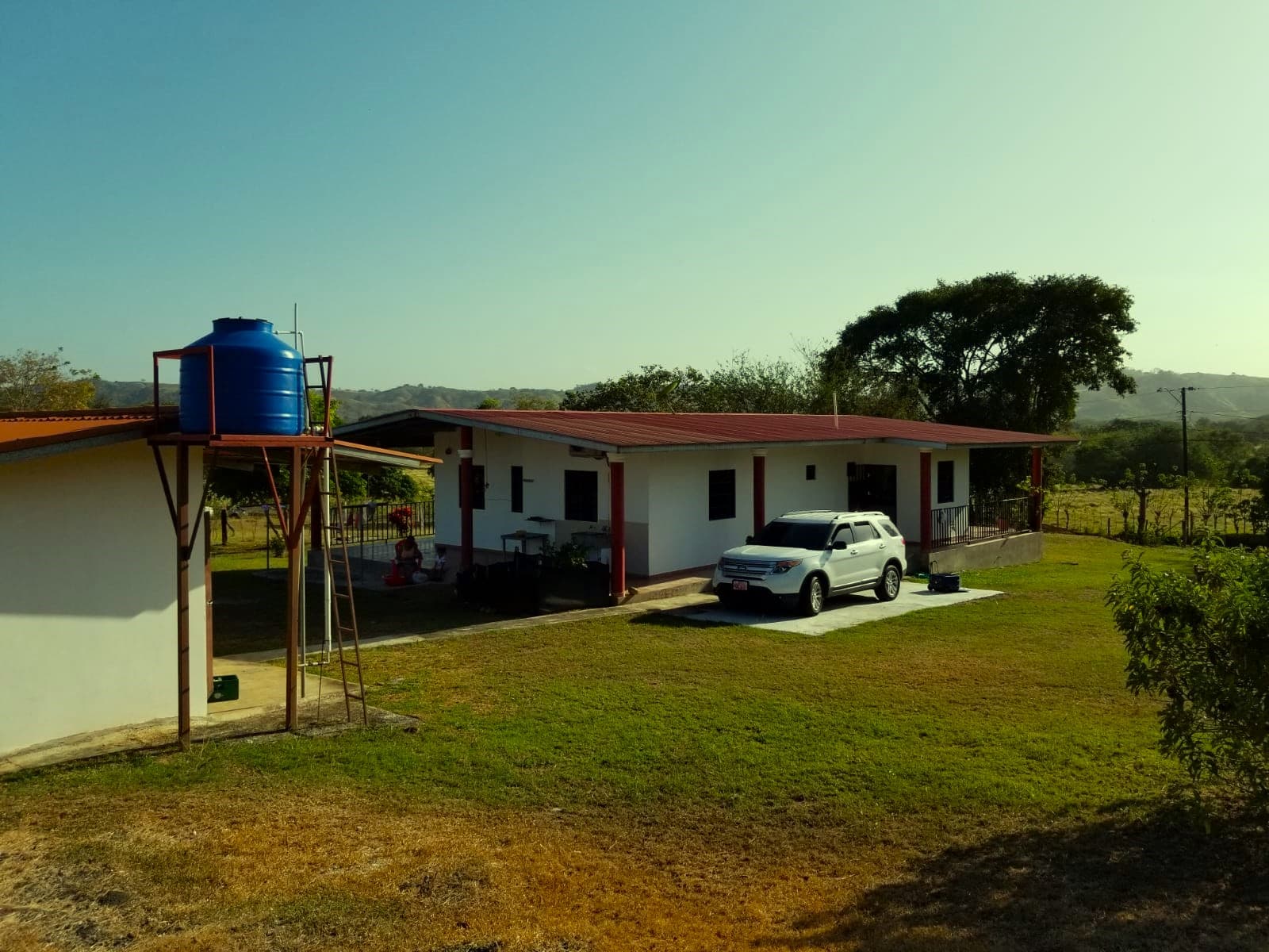 Mountain Sanctuary: 4BR House & 8-Acre Estate in Guararé - $180K