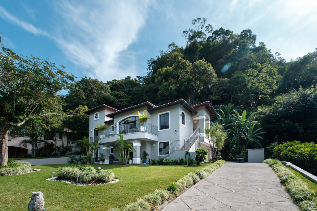 Luxury 4BR Valle Escondido Duplex in Boquete - $899K Investment Paradise