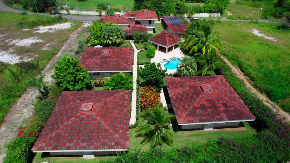 Santa Clara Family Compound: 4 Homes, Pool & Beach Access $1.6M